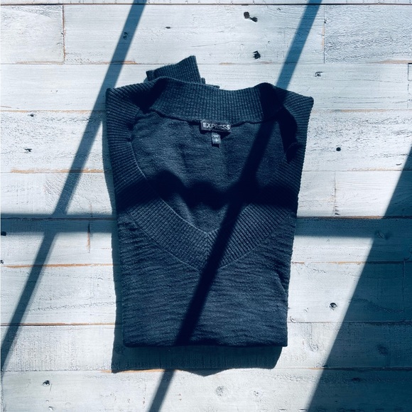 Women’s Express black deep V neck thin knit sweater size small women’s EUC - Picture 5 of 9